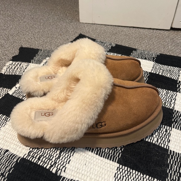 Ugg Slippers - Picture 1 of 6